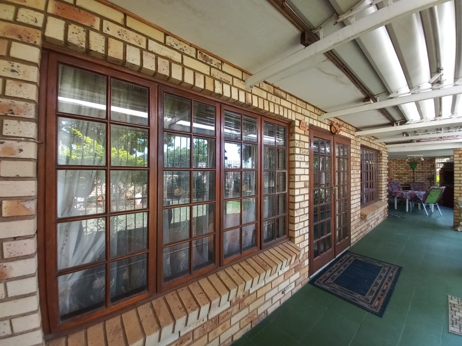 4 Bedroom Property for Sale in Safari Gardens North West